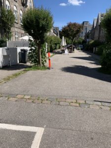 Photo local street with traffic calming