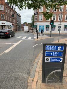 Photo of right turn slip lane for bikes in Odense